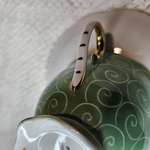 Royal Albert Crown Bone England China Teacup Saucer GREEN w/White Swirls… - Picture 5 of 16